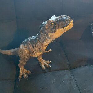 Mattel Jurassic World Dominion Thrash ‘N Devour Tyrannosaurus T Rex